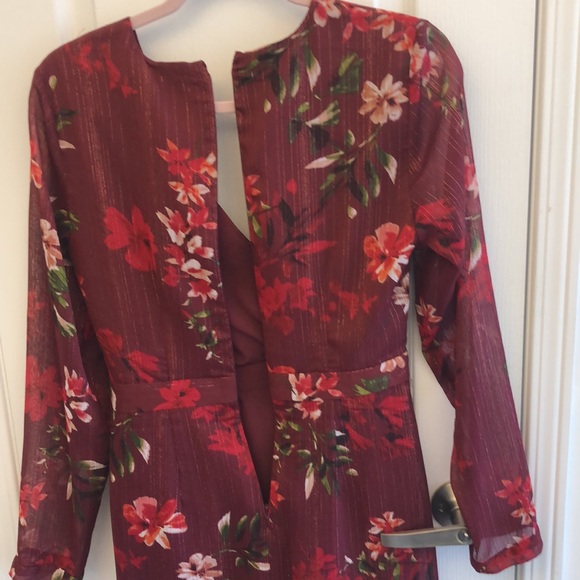 NWT Guess Camilla Floral Dress with Gold Threads Size 2 - Picture 10 of 12